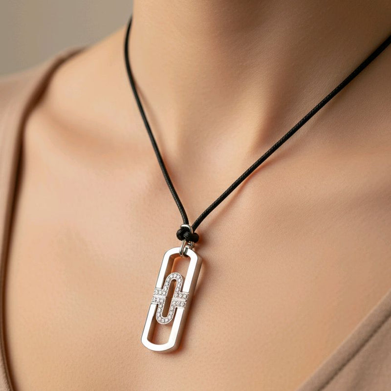Parentesi Diamond Pendant Necklace 18K / Kalung liontin Berlian 18K / Diamond Jewelry / 432KBD27000RY