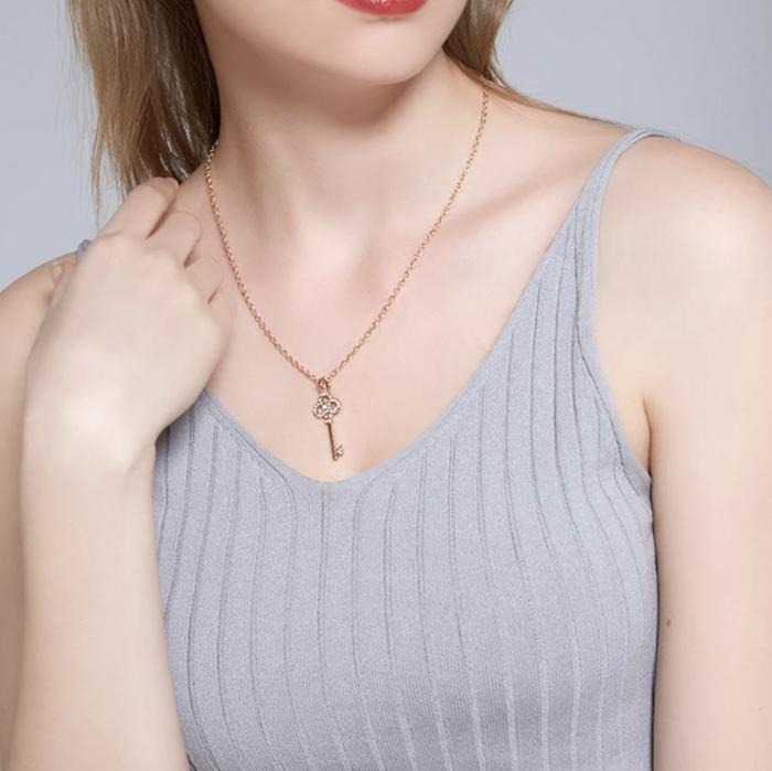 Key Pendant with Diamond and white hold 18 K Diamond Jewelry