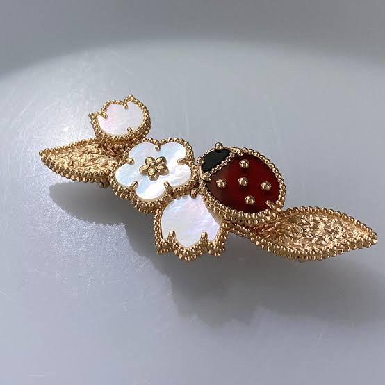 Lucky Spring clip, 18K, pearl, carnelian, onyx-Diamond Jewelry