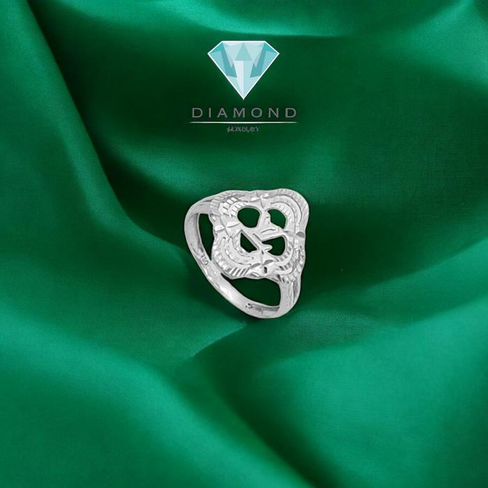 Cincin Mas Putih Clover lv 750-Diamond Jewelry
