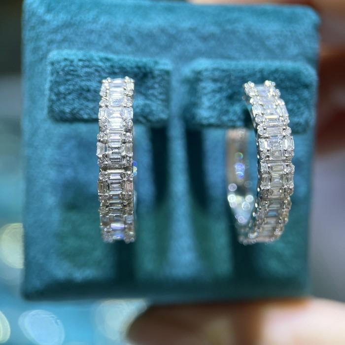 Baguette diamond hoop earring 18k/anting hoop berlian baguette/anting berlian clara baguette-Diamond Jewelry