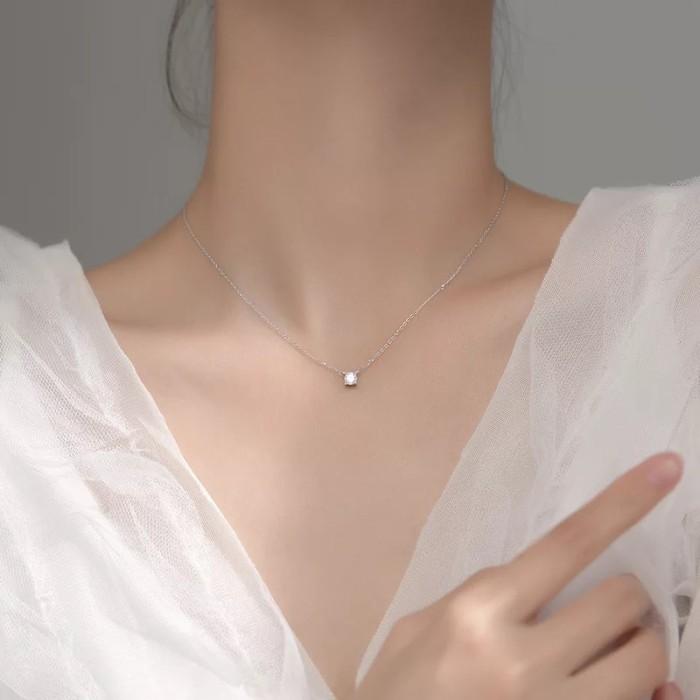 Diamond solitaire necklace 18K white gold with necklace