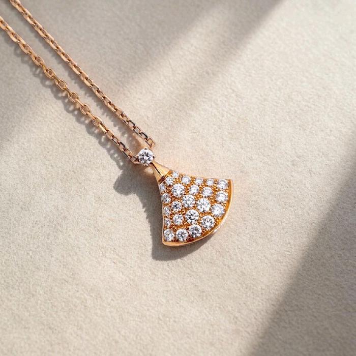 Diva's Dream Necklace 18K / Diamond Jewelry / 155KBD105000AB