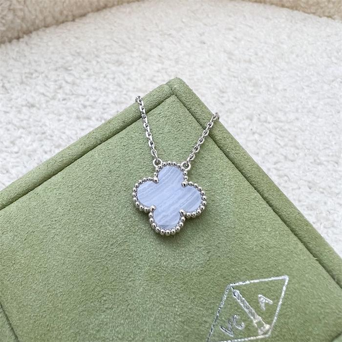 Chalcedony pendant clover white gold 18k -Diamond Jewelry