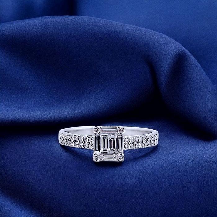 Baguette Diamond Ring 18K / Diamond Jewelry