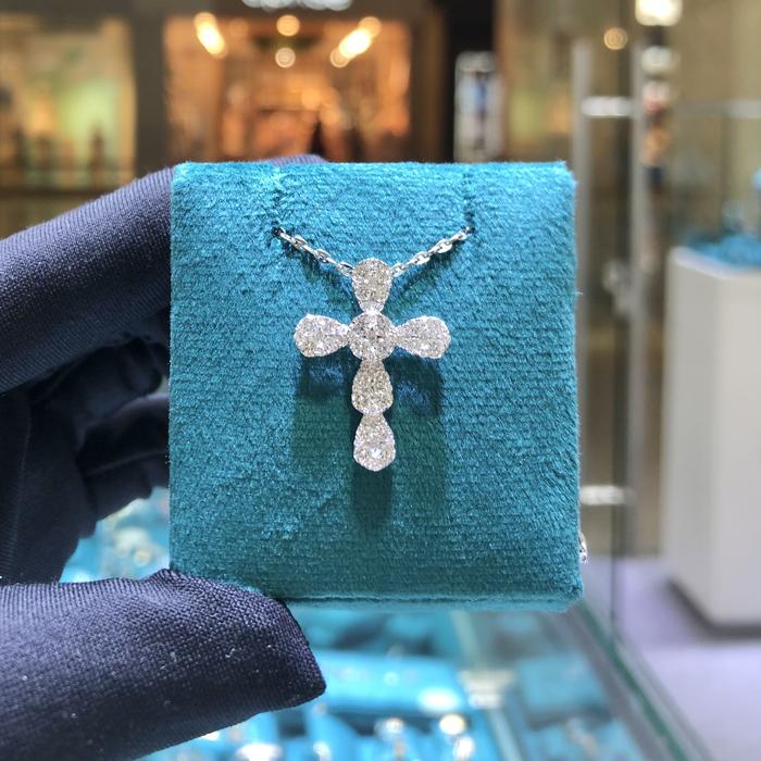 Diamond Cross Pendant/Liontin Berlian Salib 18K