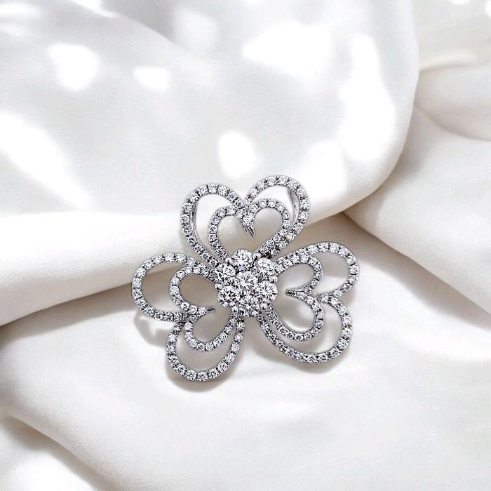 Liontin Flower Diamond 18K / Diamond Jewelry