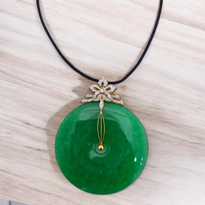 Giok Diamond Liontin / Diamond Jewelry