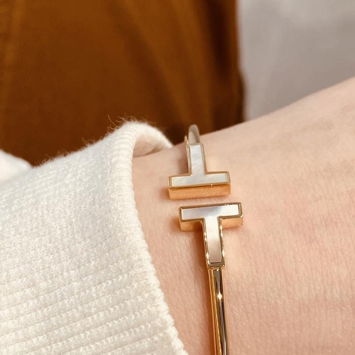 T bangle with mother of pearl and 18K rose gold Diamond Jewelry