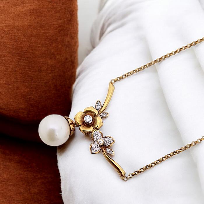 Flower Pearl Diamond Necklace 18K / Diamond jewelry