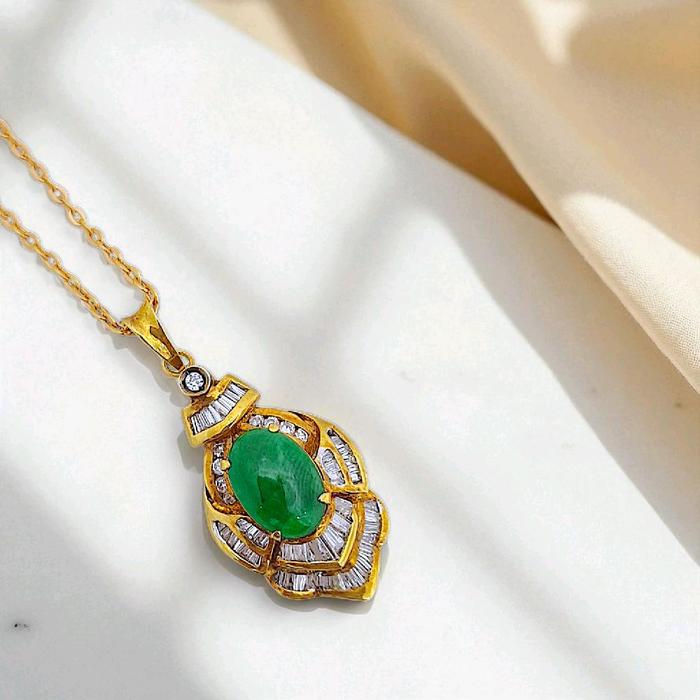 Liontin Giok Diamond 18K / Diamond Jewelry 27BLKV1030WP