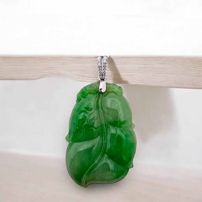 Liontin Giok Daun Berkian eropa18K / jade diamond pendant leaves Diamond Jewelry