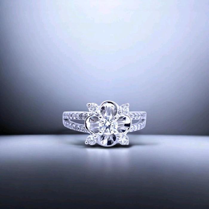 Flower Diamond Ring 18K / Cincin Bunga Berlian 18K / 387CB368LS