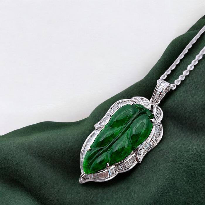 Giok With Diamond Liontin / Diamond Jewelry