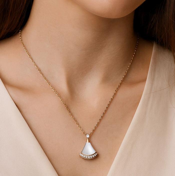Diva MOP Diamond Necklace 18K / Kalung Berlian Diva Mutiara 18K / Diamond Jewelry  397KBDAB63800LS-HT