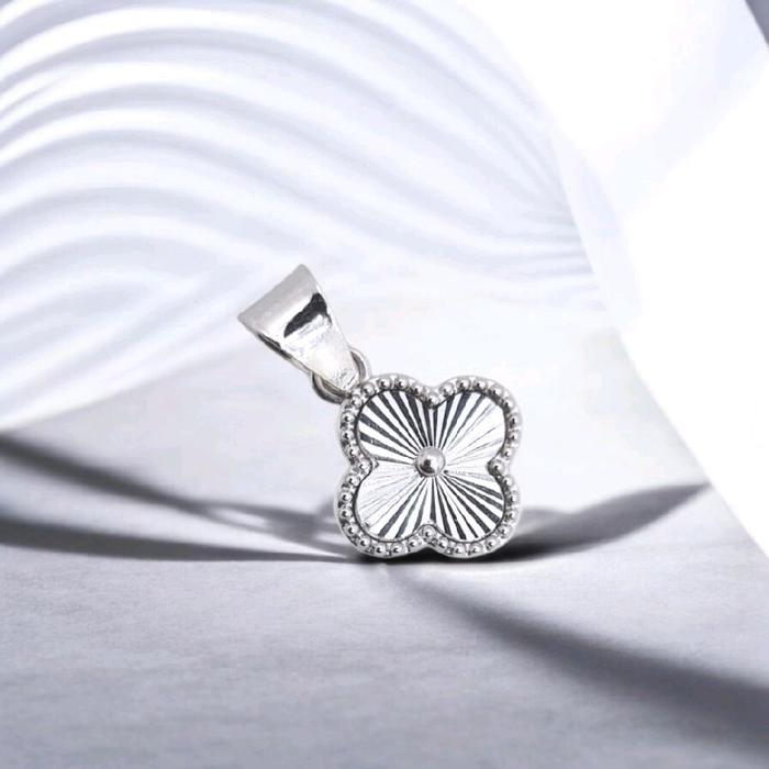 Mini Clover White Gold Pendant 17K / Diamond Jewelry / 280LMS05LS