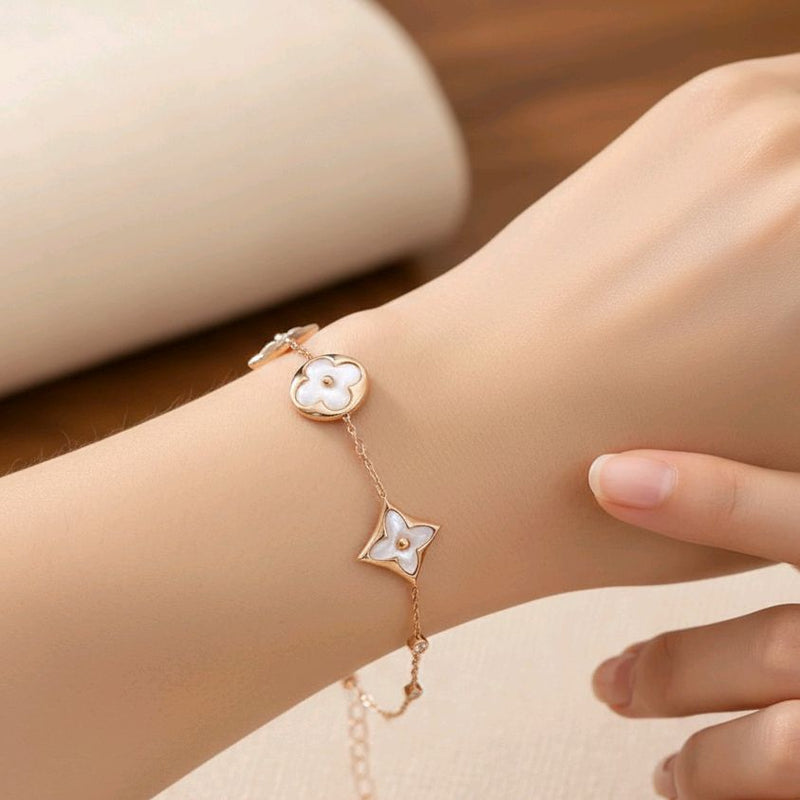 Blossom Flower Diamond Bracelet 18K / Gelang Berlian Bunga Blossom 18K / Diamond Jewelry - 170GBD89100AB
