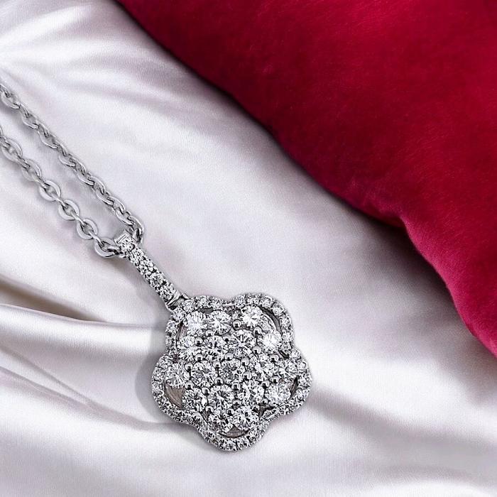 Liontin Flower Diamond 18K / Diamond Jewelry