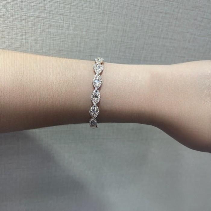 Ulir Baguette Twist Diamond Bangle 18k gold-Diamond Jewelry