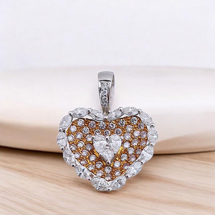 Liontin Love Diamond 18K / Diamond Jewelry