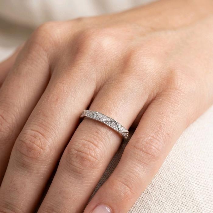 Signature White Gold Diamond Rings 18K / Diamond Jewelry / 126CBD55000AB