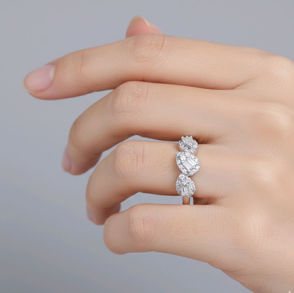 Tear Drop Diamond Ring 18K / Cincin Berlian Tear Drop 18K / Diamond Jewelry 374CB7700KVLS - HT