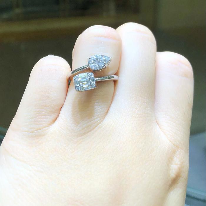 Baguette & teardrop Diamond Ring