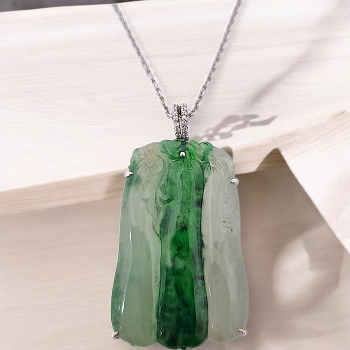 Giok Liontin With Diamond 18K / Diamond Jewelry