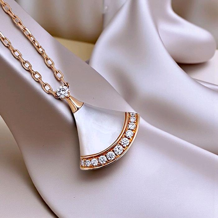 Diva MOP Diamond Necklace 18K / Kalung Berlian Diva Mutiara 18K / Diamond Jewelry  397KBDAB63800LS-HT