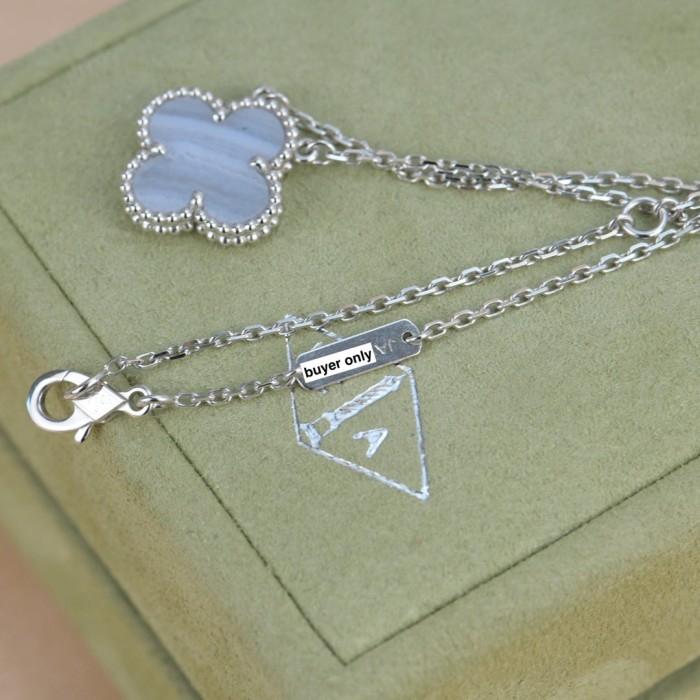 Chalcedony pendant clover white gold 18k -Diamond Jewelry