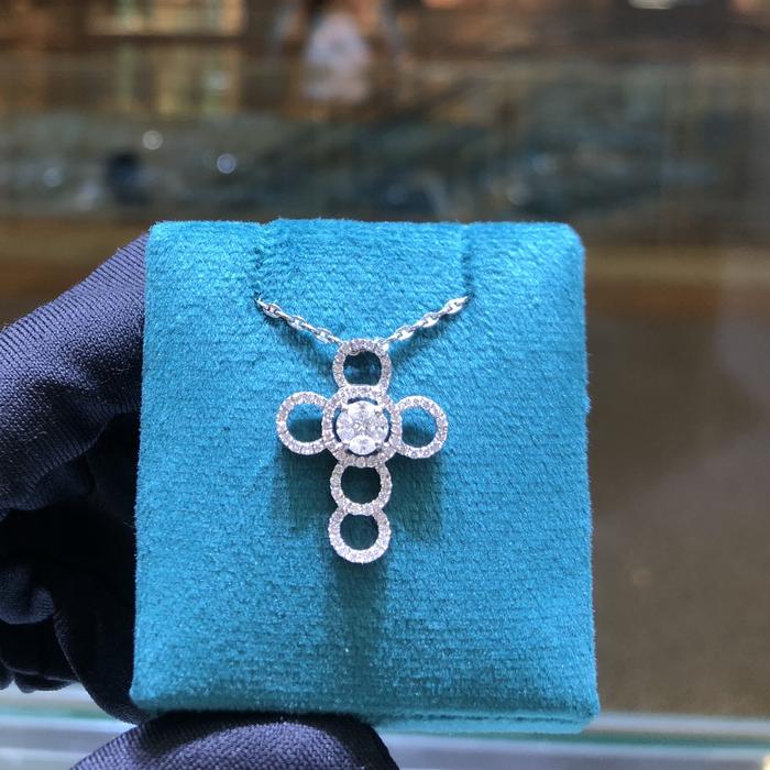 Diamond Cross Pendant/Liontin Salib Berlian
