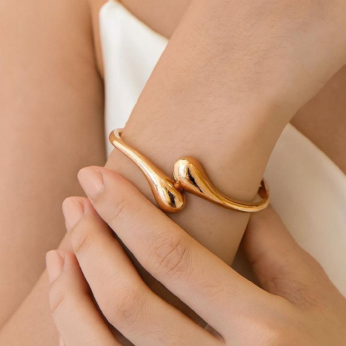Tear Drop Cuff Gold Bracelet  750K / Gelang Emas  Manset Airmata 750K / Diamond Jewelry 444GBD529LS