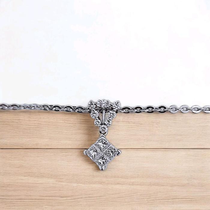 Liontin Square Diamond 18K / Diamond Jewelry