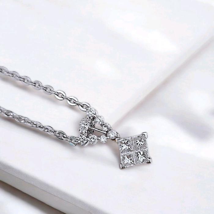 Liontin Square Diamond 18K / Diamond Jewelry
