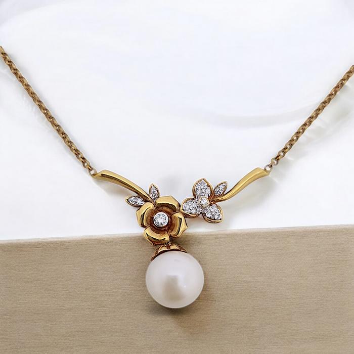 Flower Pearl Diamond Necklace 18K / Diamond jewelry