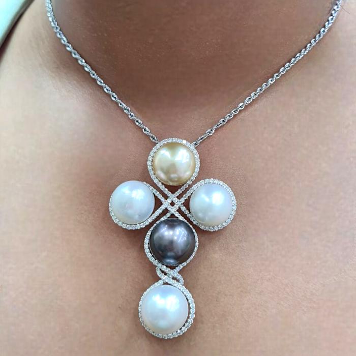 Liontin Pearl cross Diamond 18K / Diamond Jewelry