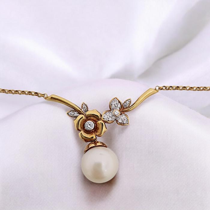 Flower Pearl Diamond Necklace 18K / Diamond jewelry