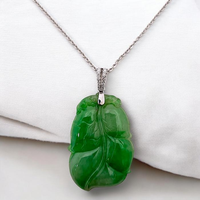 Liontin Giok Daun Berkian eropa18K / jade diamond pendant leaves Diamond Jewelry