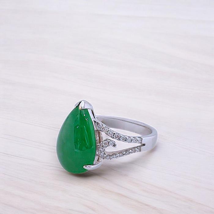 Giok Diamond Ring 18K / Diamond Jewelry