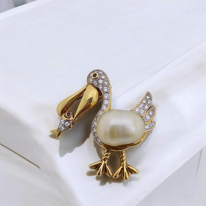 Pelikan Pearl Diamond Clip 18K / Diamond Jewelry