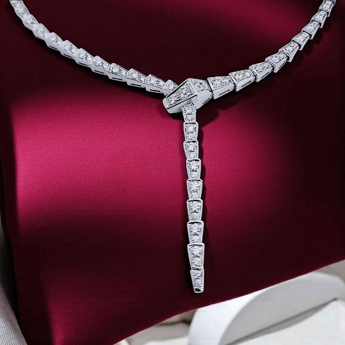 Ulo Serpenti Medium Diamond Necklace 18K / Kalung Berlian Ulo Serpenti Medium 18K / Diamond Jewelry 19KBD171400RB-HT