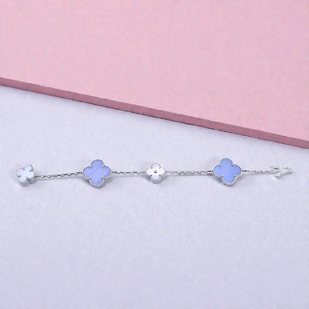 Clover magic Chalcedony Bracelet  mix white gold and mop 18K / Gelang Bunga clover magic chalcedony mutiara emas putih18K / Diamond Jewelry / 439GBD1393RY