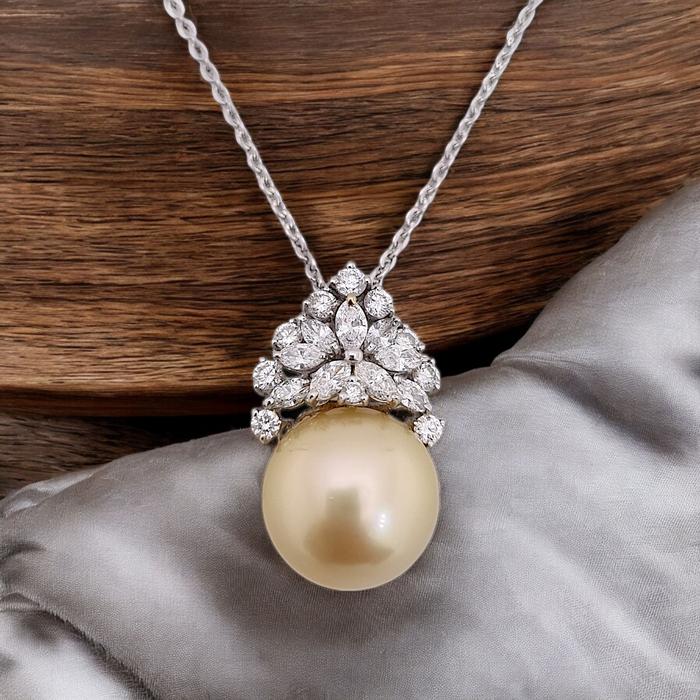 Liontin Pearl Diamond 18K / Diamond Jewelry