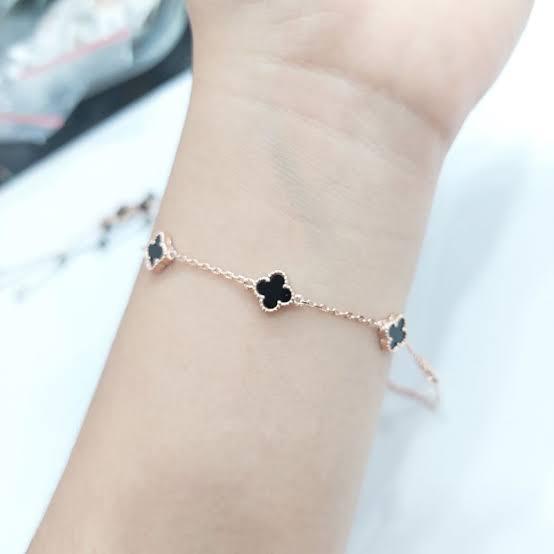 Sweet clover hitam gelang 16/17k  -Diamond Jewelry