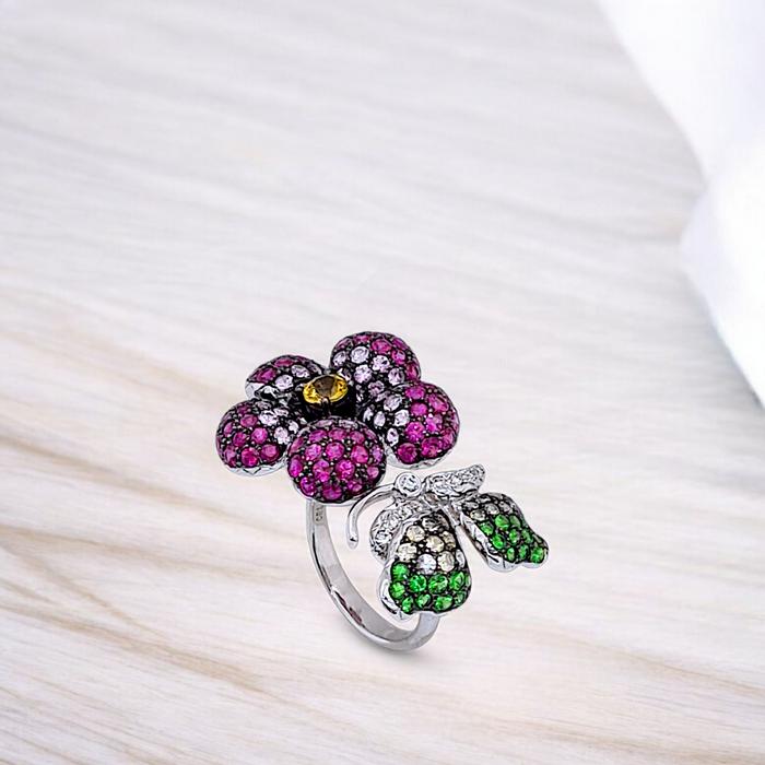 Flower Ruby Diamond Ring 18K / Diamond Jewelrg