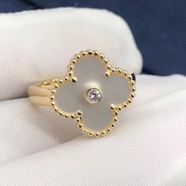 Mop holiday clover ring 18k-Diamond Jewelry