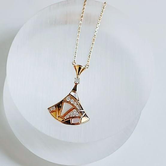 Mother of Pearl Diamond Necklace bv diva Vivaldi -Diamond Jewelry