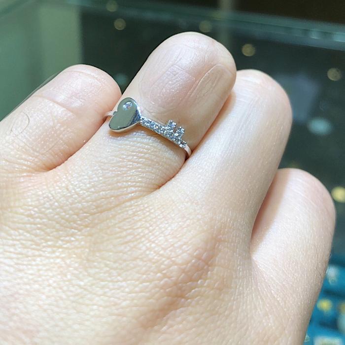 Cincin Mas Putih Model Heart Key 18K-Diamond Jewelry