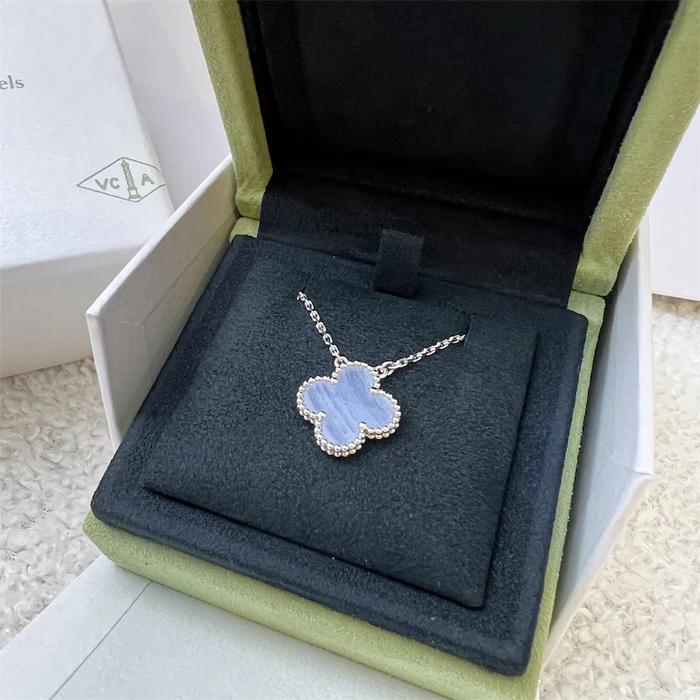 Chalcedony pendant clover white gold 18k -Diamond Jewelry