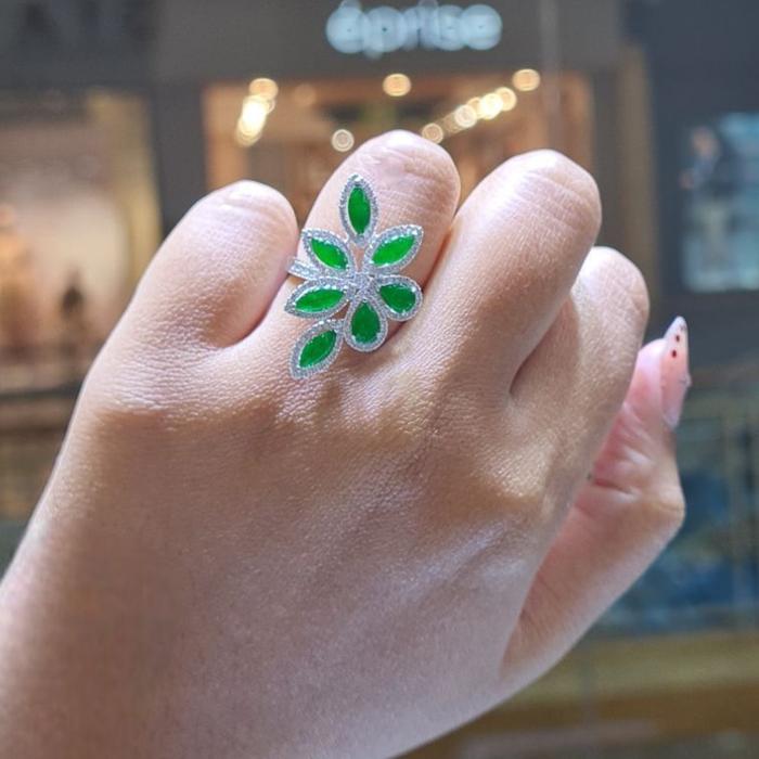 Green Jade Ring 18K / Diamond Jewelry